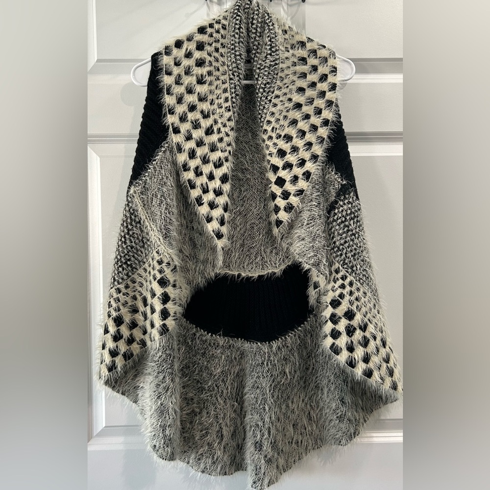 Sioni Black and White Cardigan Sweater